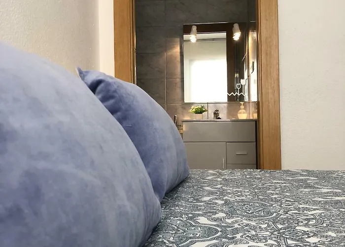 Lejlighed & Salt Clouds *